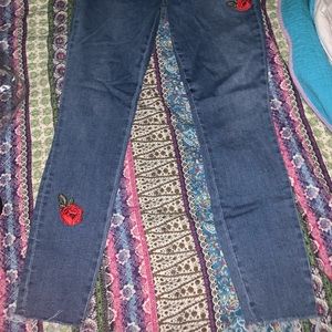Rose embroidered pacsun jegging